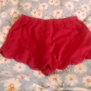 Red short with pockets